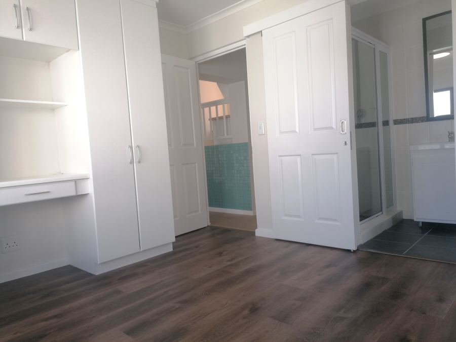 To Let 4 Bedroom Property for Rent in Glencairn Heights Western Cape